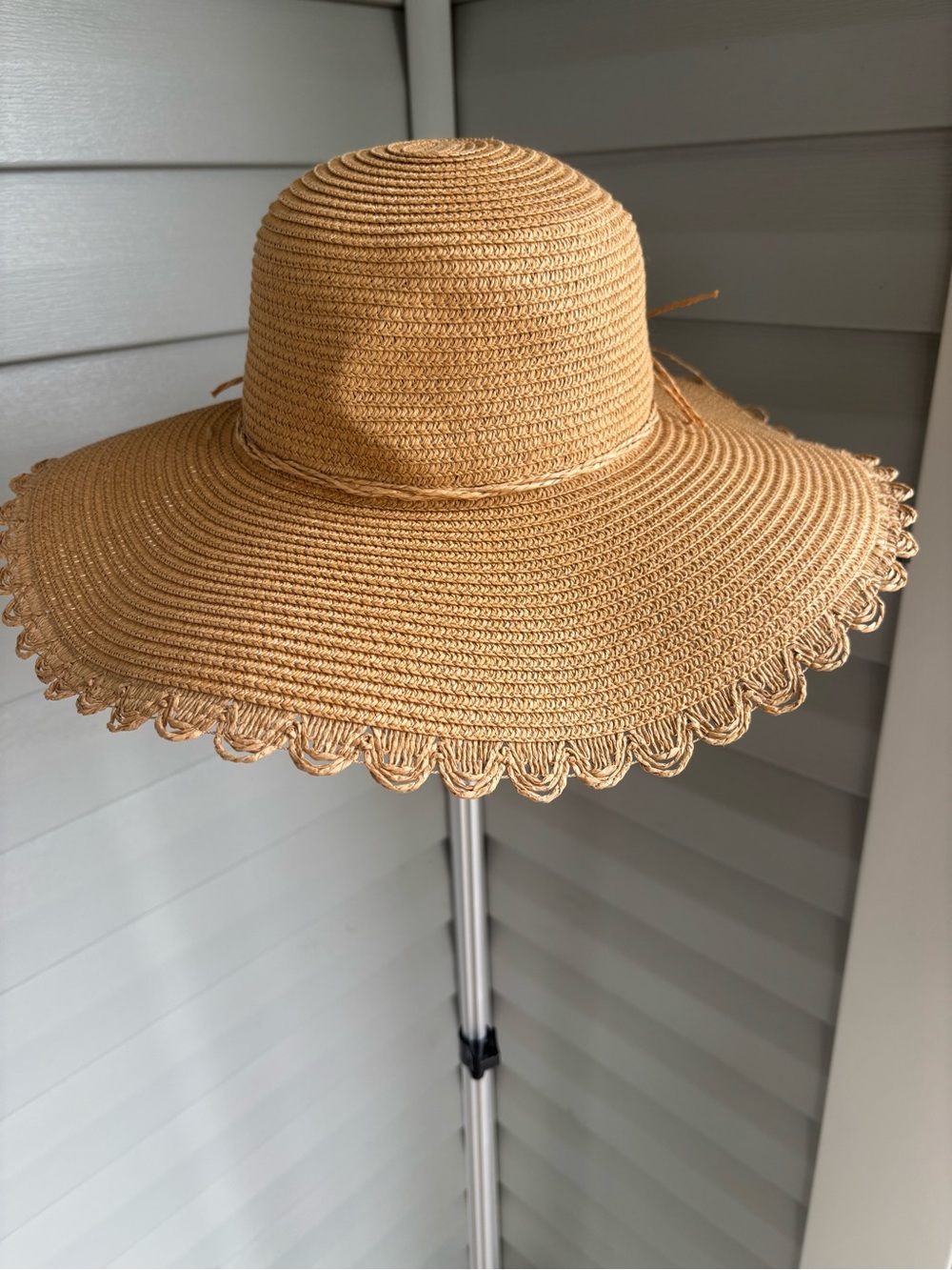 BCBGeneration Womens Wide Brim Sun Hat Tan Scalloped‎ Straw Beach Floppy Hat
